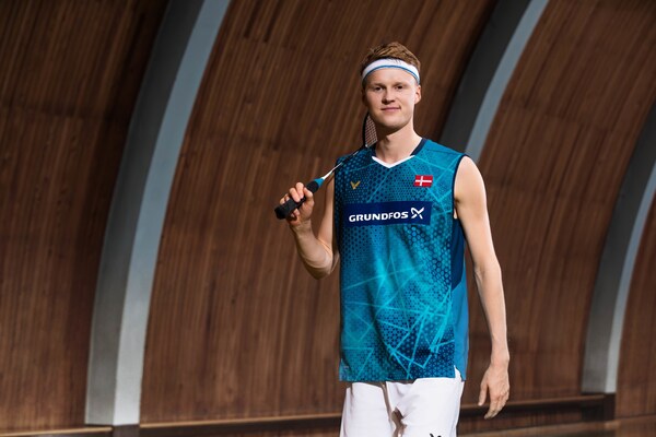 通过与其他 通过与其他