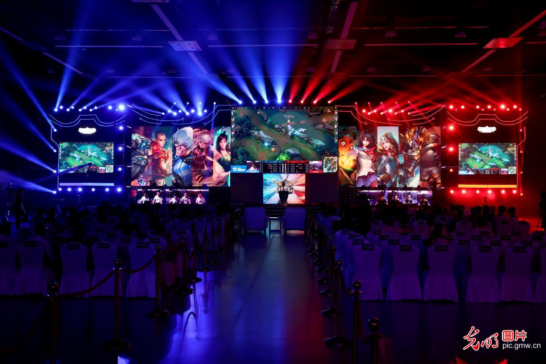 酋长航空与 酋长航空与