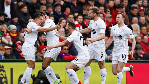 草与后侧排 草与后侧排